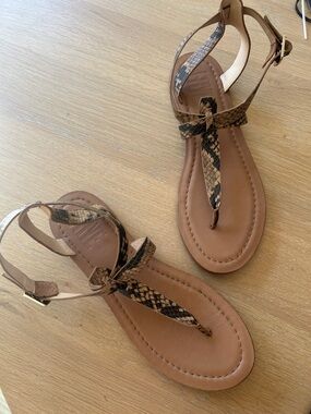 FYRE TAYLOR SANDAL, Tan Snakeskin, Size 9, NWOT